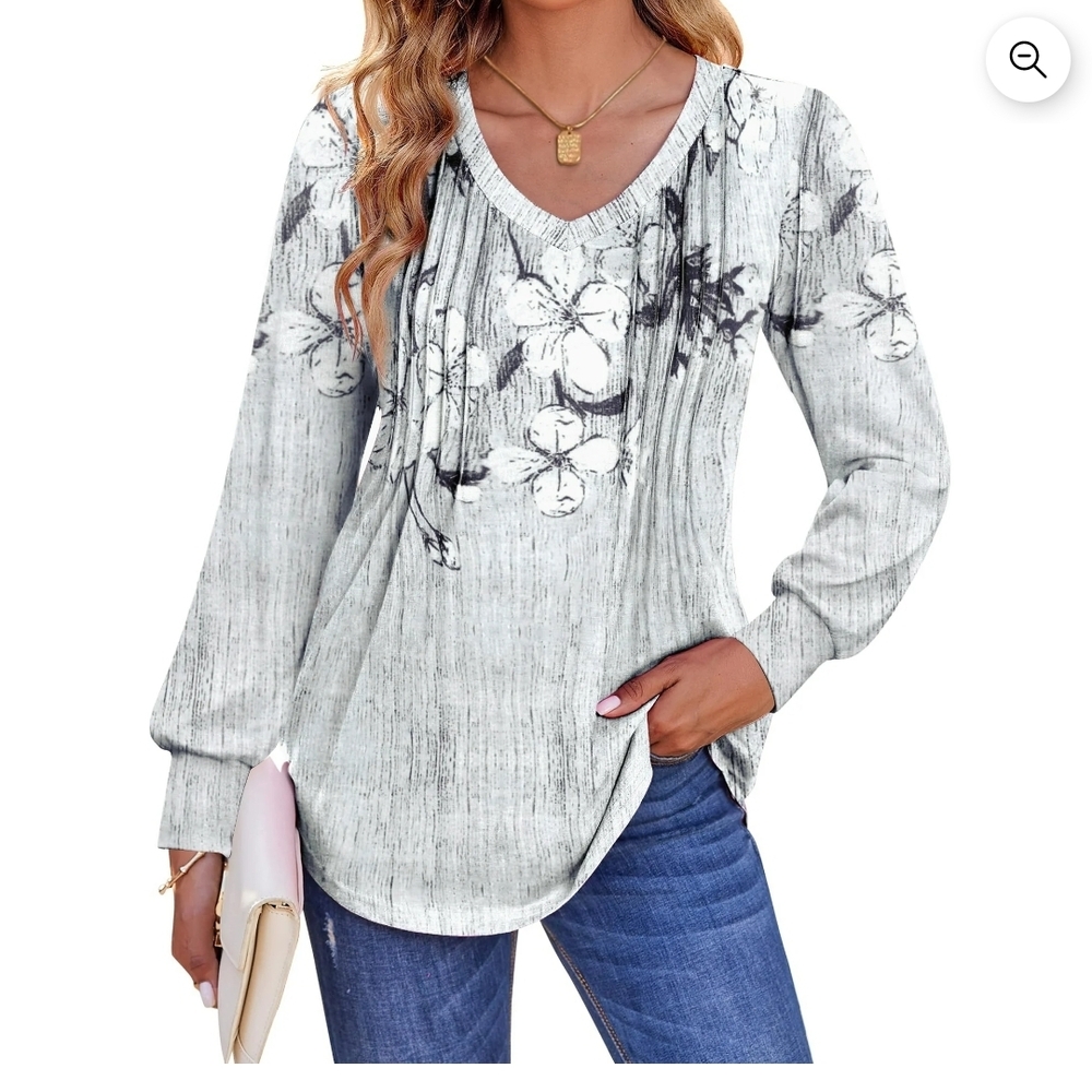 Floral V-Neck Long Sleeve Tee in White/Gray